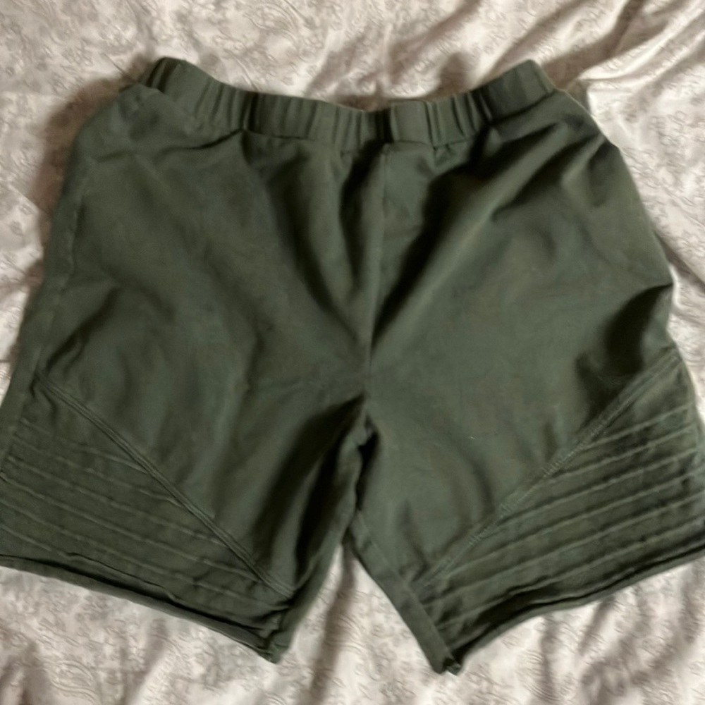 GREEN BIKER SHORTS